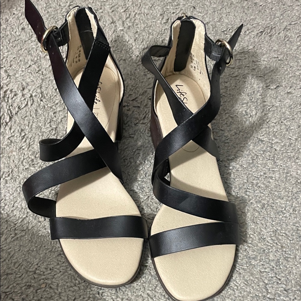 Lifestride cushion insole black strappy heels